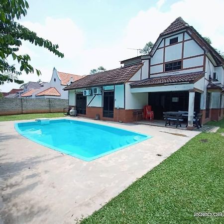 Villa With Private Swimming Pool Malacca Екстериор снимка