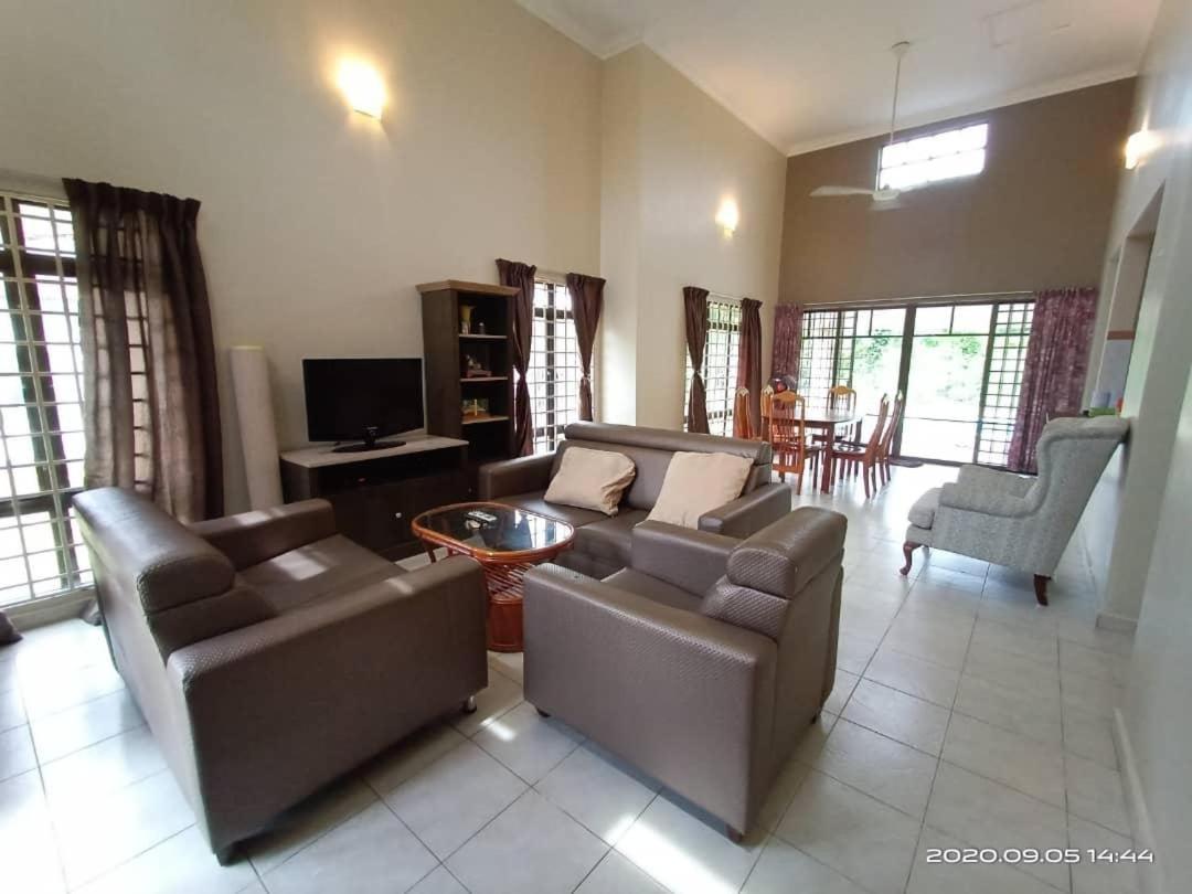 Villa With Private Swimming Pool Malacca Екстериор снимка