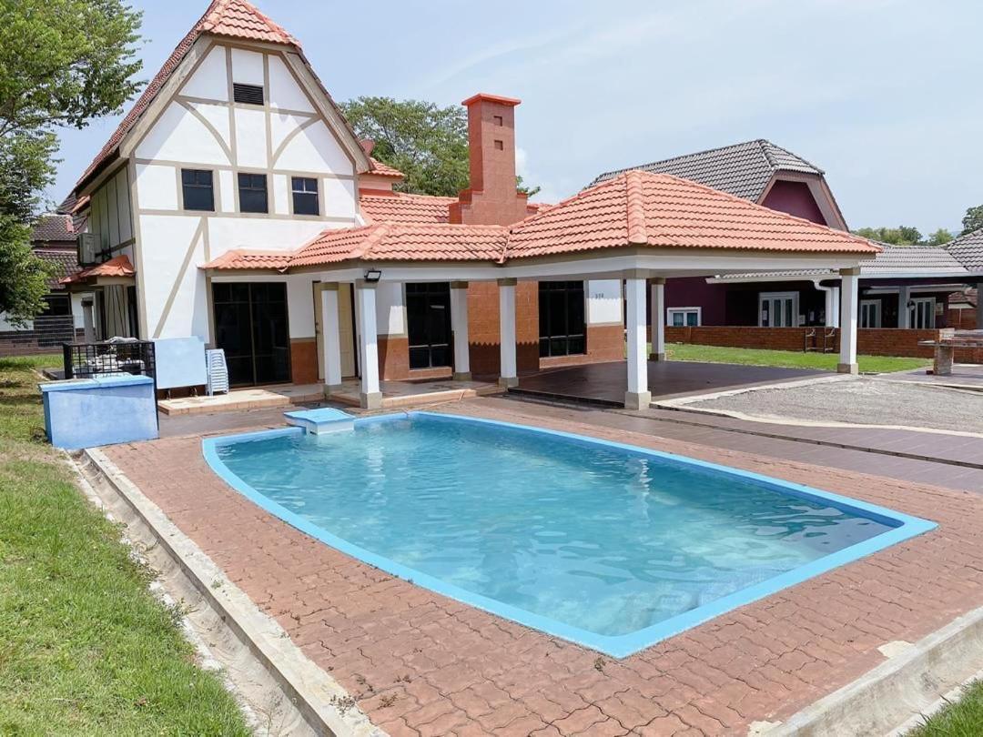 Villa With Private Swimming Pool Malacca Екстериор снимка