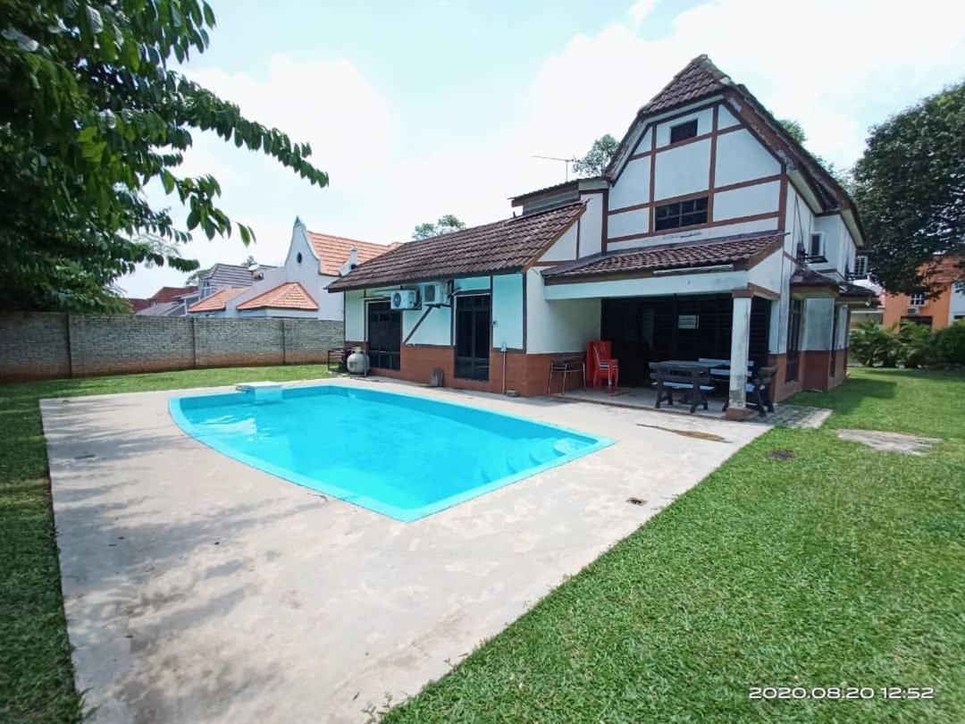 Villa With Private Swimming Pool Malacca Екстериор снимка